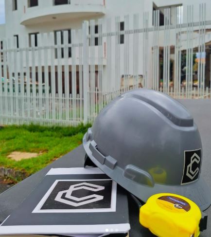 Detalhes técnicos e capacete